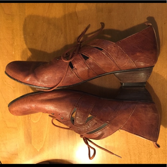 Fidji Shoes Fidji Size 4 Brown Leather Heeled Loafers